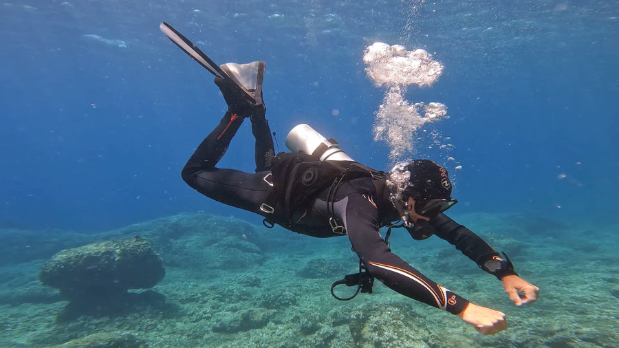 Diver on a real dive wearing FoldingFins